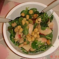 水果蔬菜混搭沙拉，Peach+Macadamia Nut+Honey+Ceasar Dressing etc