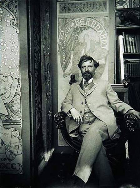 mucha.jpg