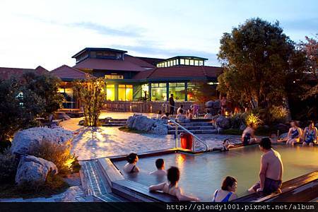 Adult Pools 9 Polynesian Spa