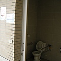 殘障廁所。