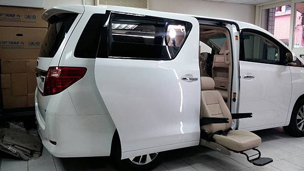 201407 Alphard02