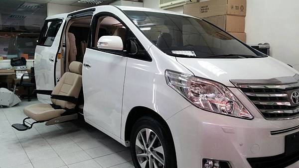 201407 Alphard03