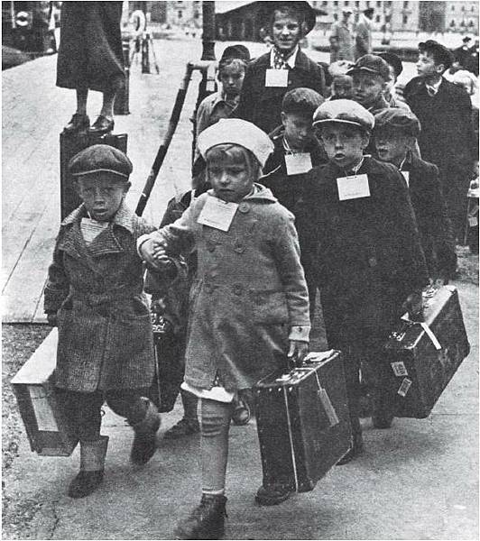 疏散到瑞典的芬蘭兒童，這是史上最大歸模的戰時兒童疏散。_圖說出自時報出版
