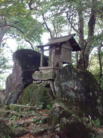 稜線上的小神社