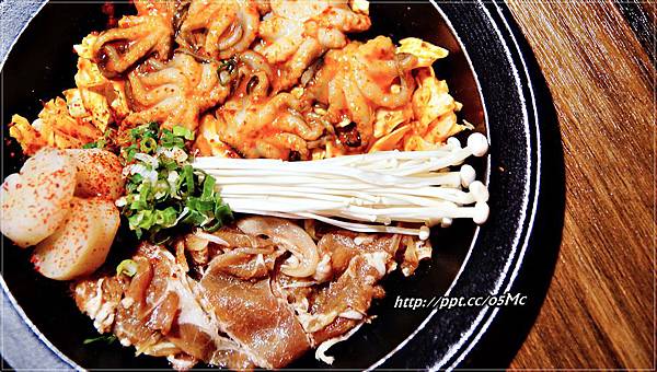 【食記/台北市】捷運美食~超美味部隊鍋,小菜無限吃到飽♪♪劉震川日韓大食館♪♪ 【食記/台北市】捷運美食~超美味部隊鍋,小菜無限吃到飽♪♪劉震川日韓大食館♪♪