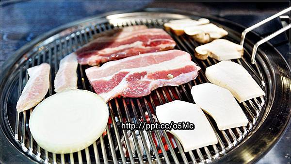 【食記/台北市】捷運美食~燒肉、石鍋拌飯、炸醬麵、拌涼麵,道道都美味♪三兄弟韓式料理♪ 【食記/台北市】捷運美食~燒肉、石鍋拌飯、炸醬麵、拌涼麵,道道都美味♪三兄弟韓式料理♪