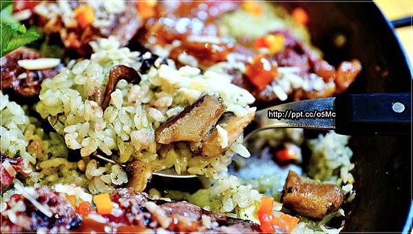 【食記/台北市】捷運美食~超吸睛的西班牙大鍋飯,超級美味♪♪Howfun 好飯食堂♪♪(光復店) 【食記/台北市】捷運美食~超吸睛的西班牙大鍋飯,超級美味♪♪Howfun 好飯食堂♪♪(光復店)