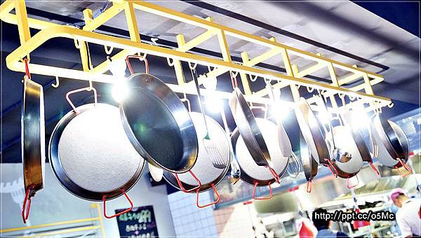 【食記/台北市】捷運美食~超吸睛的西班牙大鍋飯,超級美味♪♪Howfun 好飯食堂♪♪(光復店) 【食記/台北市】捷運美食~超吸睛的西班牙大鍋飯,超級美味♪♪Howfun 好飯食堂♪♪(光復店)