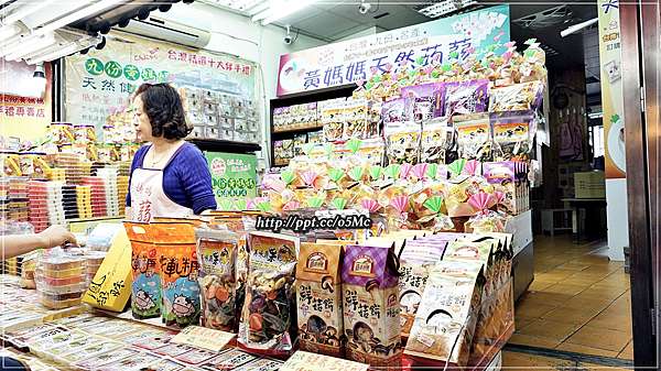 新北 瑞芳 外國人最愛的懷舊老街 吃吃喝喝 伴手禮買個不停手 九份老街 饅頭弟生活大小事 痞客邦
