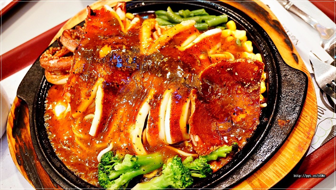 【經典牛排】大江國際購物中心~CP值高的平價小吃,份量大,價格實在,厚切牛排/豬排/雞排/透抽/魚排,任你挑選 【經典牛排】大江國際購物中心~CP值高的平價小吃,份量大,價格實在,厚切牛排/豬排/雞排/透抽/魚排,任你挑選