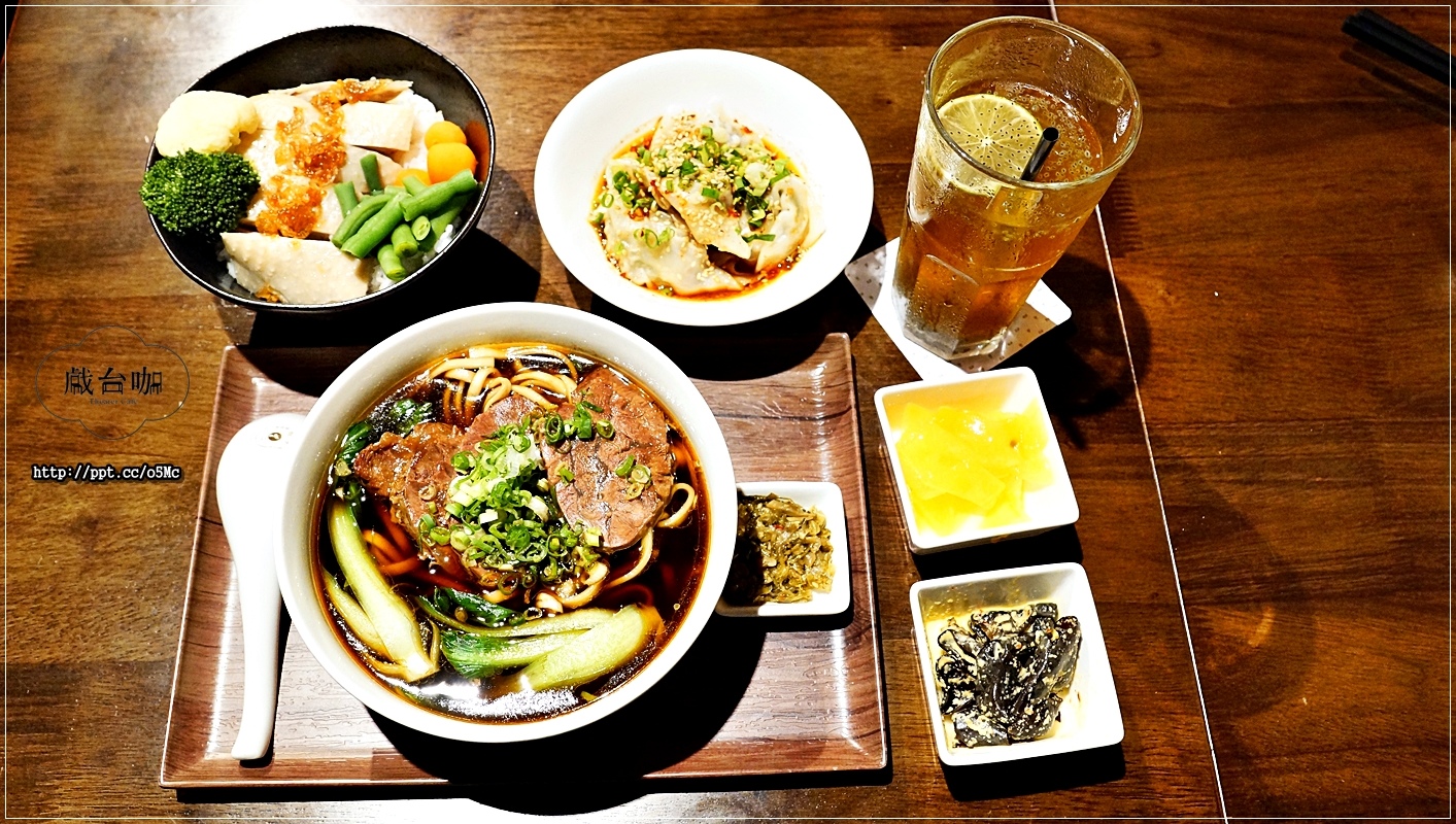 【戲台咖】中正紀念堂餐酒館~將不要的廢棄物,資源再利用化,餐廳也變得很有舞台的FU,活化整個餐廳 【戲台咖】中正紀念堂餐酒館~將不要的廢棄物,資源再利用化,餐廳也變得很有舞台的FU,活化整個餐廳