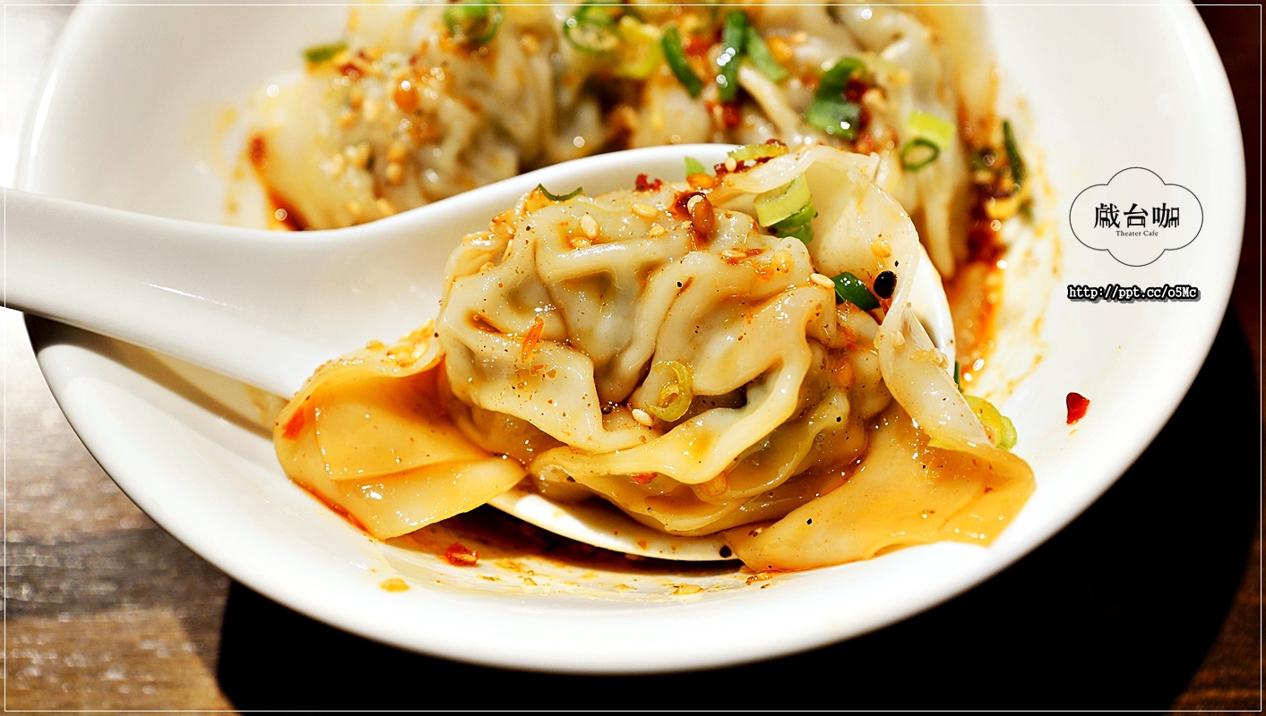 【戲台咖】中正紀念堂餐酒館~將不要的廢棄物,資源再利用化,餐廳也變得很有舞台的FU,活化整個餐廳 【戲台咖】中正紀念堂餐酒館~將不要的廢棄物,資源再利用化,餐廳也變得很有舞台的FU,活化整個餐廳