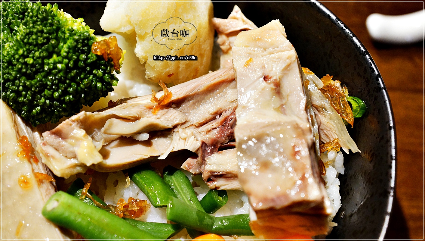 【戲台咖】中正紀念堂餐酒館~將不要的廢棄物,資源再利用化,餐廳也變得很有舞台的FU,活化整個餐廳 【戲台咖】中正紀念堂餐酒館~將不要的廢棄物,資源再利用化,餐廳也變得很有舞台的FU,活化整個餐廳