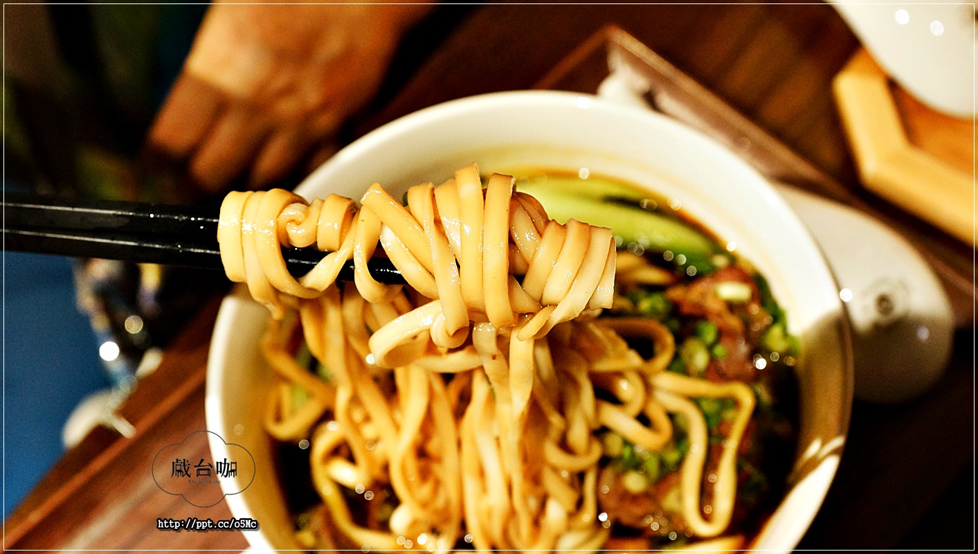 【戲台咖】中正紀念堂餐酒館~將不要的廢棄物,資源再利用化,餐廳也變得很有舞台的FU,活化整個餐廳 【戲台咖】中正紀念堂餐酒館~將不要的廢棄物,資源再利用化,餐廳也變得很有舞台的FU,活化整個餐廳