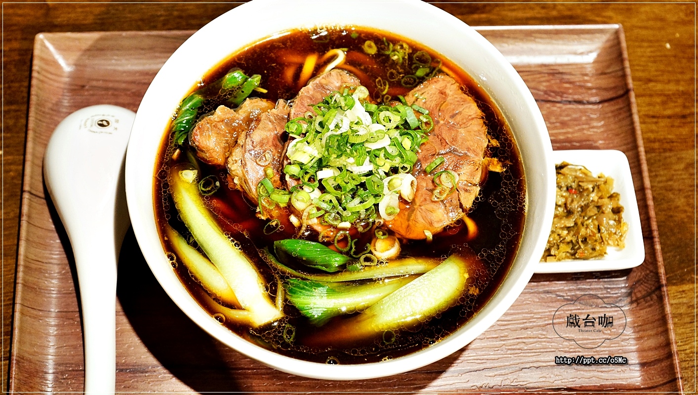 【戲台咖】中正紀念堂餐酒館~將不要的廢棄物,資源再利用化,餐廳也變得很有舞台的FU,活化整個餐廳 【戲台咖】中正紀念堂餐酒館~將不要的廢棄物,資源再利用化,餐廳也變得很有舞台的FU,活化整個餐廳