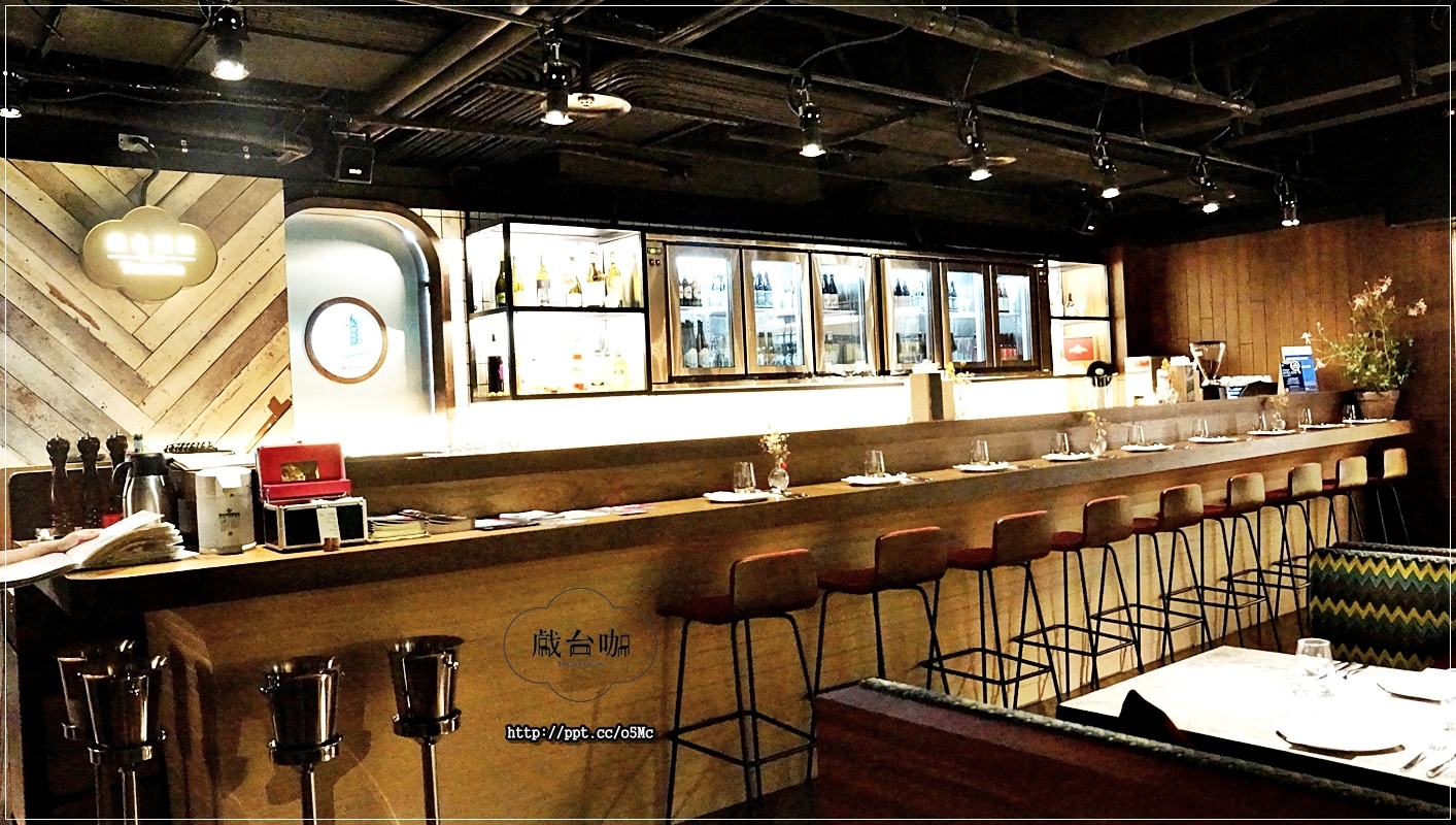 【戲台咖】中正紀念堂餐酒館~將不要的廢棄物,資源再利用化,餐廳也變得很有舞台的FU,活化整個餐廳 【戲台咖】中正紀念堂餐酒館~將不要的廢棄物,資源再利用化,餐廳也變得很有舞台的FU,活化整個餐廳