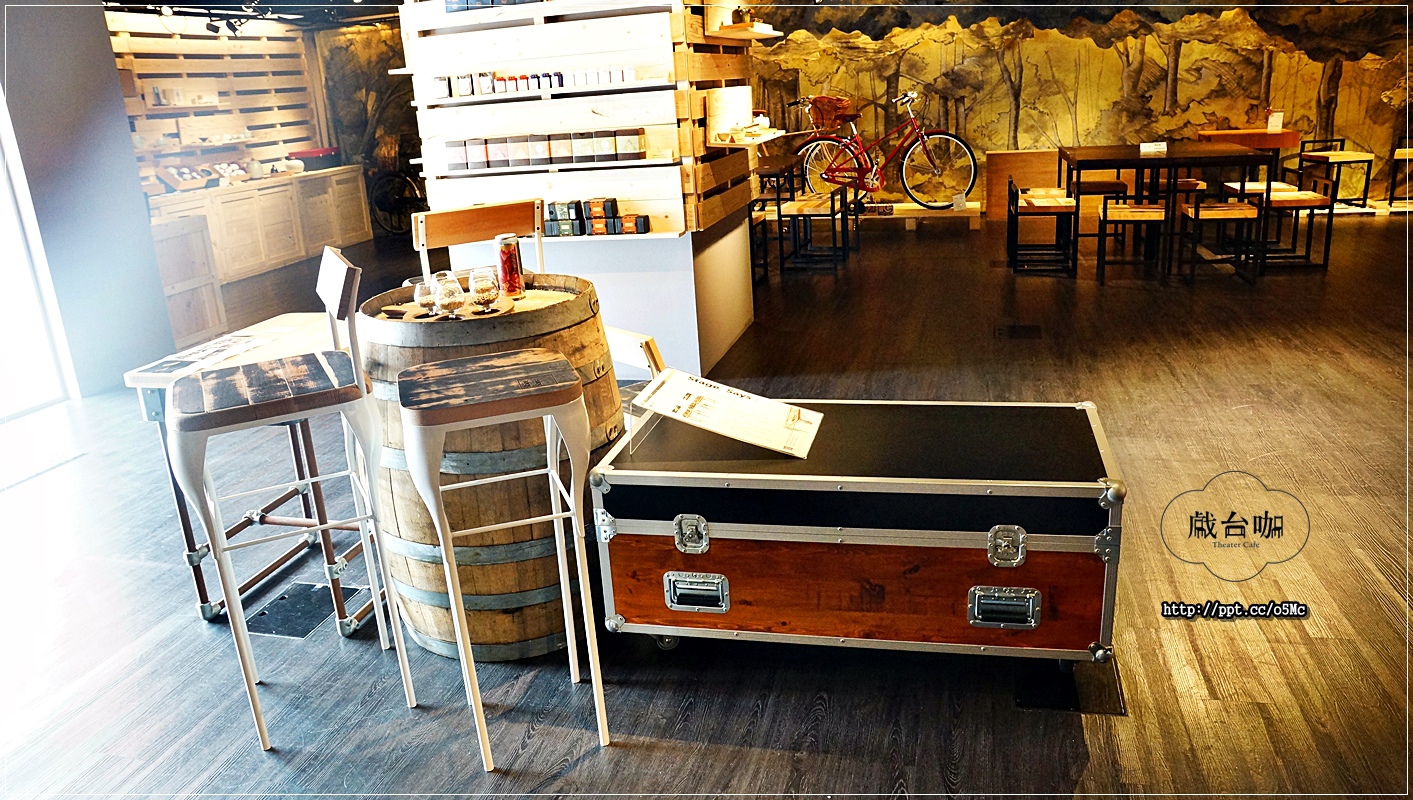 【戲台咖】中正紀念堂餐酒館~將不要的廢棄物,資源再利用化,餐廳也變得很有舞台的FU,活化整個餐廳 【戲台咖】中正紀念堂餐酒館~將不要的廢棄物,資源再利用化,餐廳也變得很有舞台的FU,活化整個餐廳