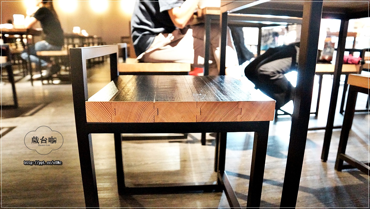 【戲台咖】中正紀念堂餐酒館~將不要的廢棄物,資源再利用化,餐廳也變得很有舞台的FU,活化整個餐廳 【戲台咖】中正紀念堂餐酒館~將不要的廢棄物,資源再利用化,餐廳也變得很有舞台的FU,活化整個餐廳