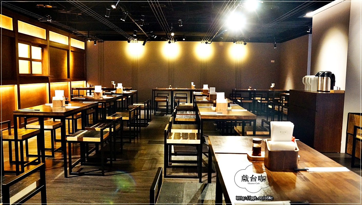 【戲台咖】中正紀念堂餐酒館~將不要的廢棄物,資源再利用化,餐廳也變得很有舞台的FU,活化整個餐廳 【戲台咖】中正紀念堂餐酒館~將不要的廢棄物,資源再利用化,餐廳也變得很有舞台的FU,活化整個餐廳