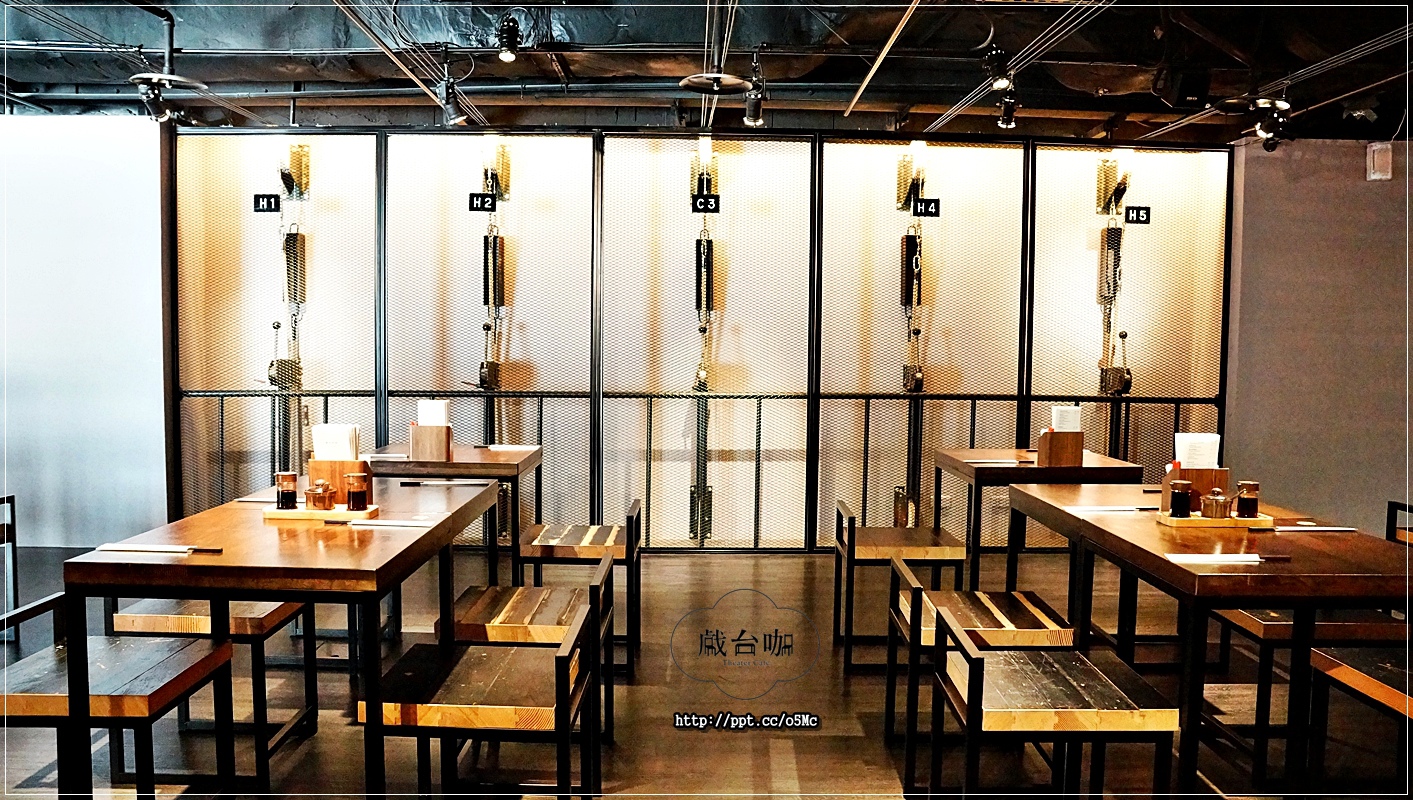 【戲台咖】中正紀念堂餐酒館~將不要的廢棄物,資源再利用化,餐廳也變得很有舞台的FU,活化整個餐廳 【戲台咖】中正紀念堂餐酒館~將不要的廢棄物,資源再利用化,餐廳也變得很有舞台的FU,活化整個餐廳