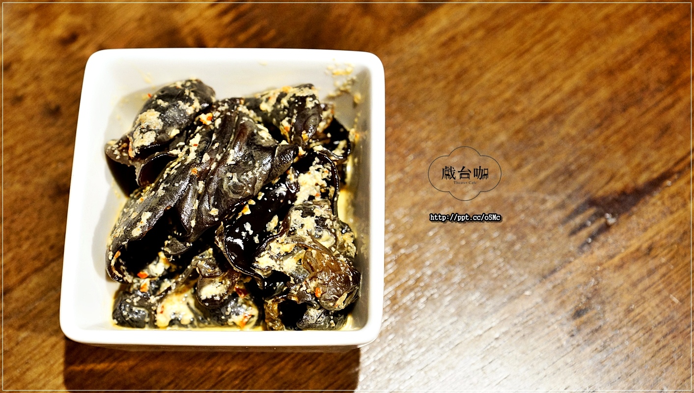 【戲台咖】中正紀念堂餐酒館~將不要的廢棄物,資源再利用化,餐廳也變得很有舞台的FU,活化整個餐廳 【戲台咖】中正紀念堂餐酒館~將不要的廢棄物,資源再利用化,餐廳也變得很有舞台的FU,活化整個餐廳