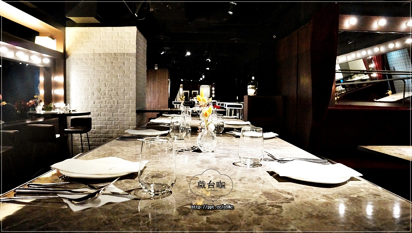 【戲台咖】中正紀念堂餐酒館~將不要的廢棄物,資源再利用化,餐廳也變得很有舞台的FU,活化整個餐廳 【戲台咖】中正紀念堂餐酒館~將不要的廢棄物,資源再利用化,餐廳也變得很有舞台的FU,活化整個餐廳