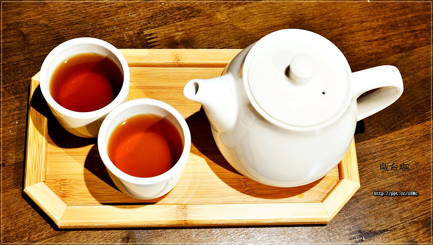 【戲台咖】中正紀念堂餐酒館~將不要的廢棄物,資源再利用化,餐廳也變得很有舞台的FU,活化整個餐廳 【戲台咖】中正紀念堂餐酒館~將不要的廢棄物,資源再利用化,餐廳也變得很有舞台的FU,活化整個餐廳