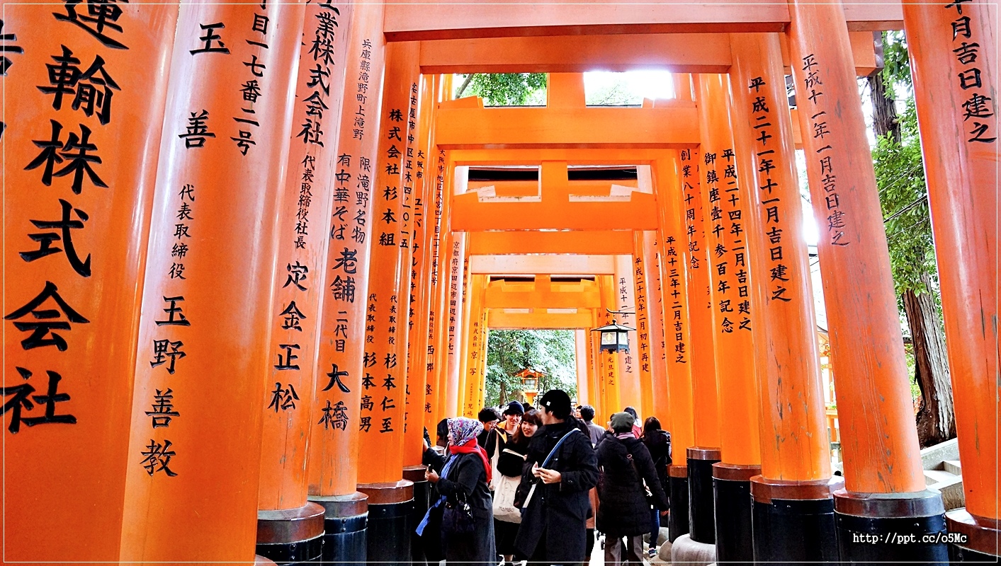 【日本京都景點】伏見稻荷大社／旅遊必拍景點～超壯觀的千本鳥居，怎麼拍都美麗，體驗穿和服，吃日本小吃