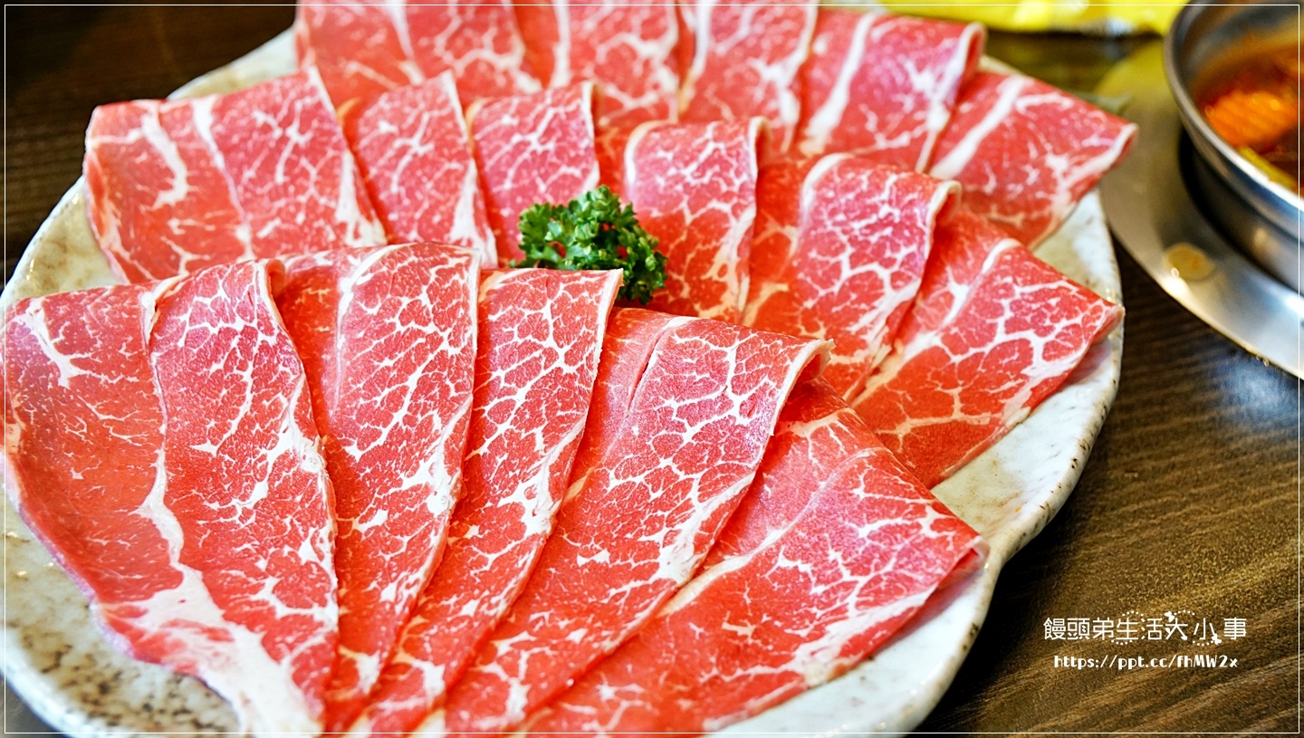 【蘆洲火鍋】極禾優質鍋物蘆洲店/超值海陸套餐,CP值超高,一次可以吃到黑牛肩胛小排跟天使紅蝦,加購$499元可以品嘗16盎司龍蝦一隻(附菜單) 【蘆洲火鍋】極禾優質鍋物蘆洲店/超值海陸套餐,CP值超高,一次可以吃到黑牛肩胛小排跟天使紅蝦,加購$499元可以品嘗16盎司龍蝦一隻(附菜單)