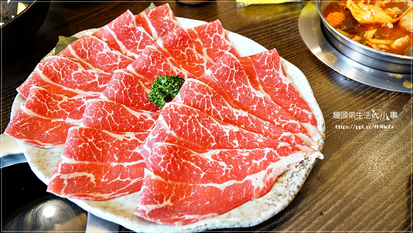 【蘆洲火鍋】極禾優質鍋物蘆洲店/超值海陸套餐,CP值超高,一次可以吃到黑牛肩胛小排跟天使紅蝦,加購$499元可以品嘗16盎司龍蝦一隻(附菜單) 【蘆洲火鍋】極禾優質鍋物蘆洲店/超值海陸套餐,CP值超高,一次可以吃到黑牛肩胛小排跟天使紅蝦,加購$499元可以品嘗16盎司龍蝦一隻(附菜單)