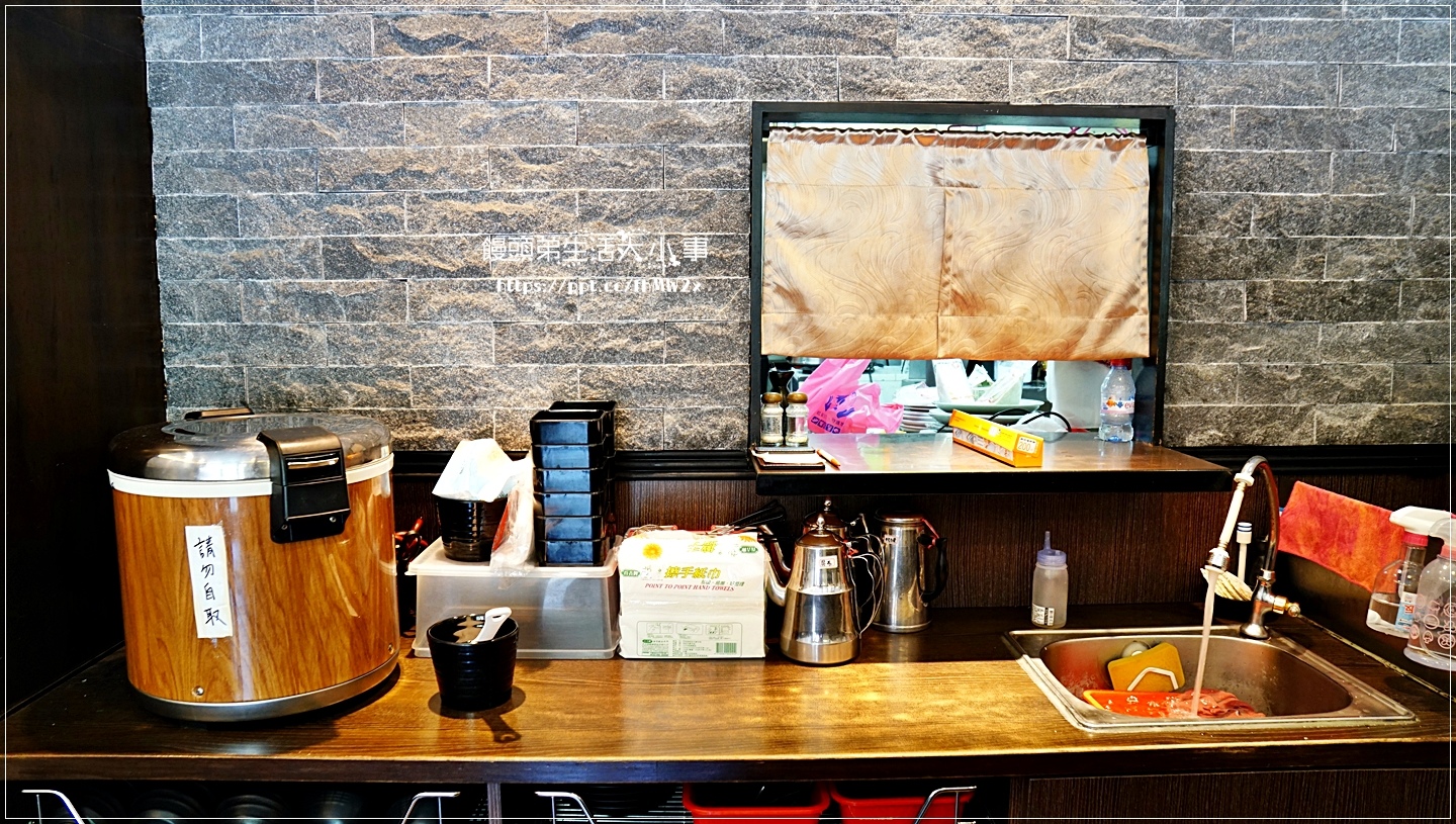 【蘆洲火鍋】極禾優質鍋物蘆洲店/超值海陸套餐,CP值超高,一次可以吃到黑牛肩胛小排跟天使紅蝦,加購$499元可以品嘗16盎司龍蝦一隻(附菜單) 【蘆洲火鍋】極禾優質鍋物蘆洲店/超值海陸套餐,CP值超高,一次可以吃到黑牛肩胛小排跟天使紅蝦,加購$499元可以品嘗16盎司龍蝦一隻(附菜單)