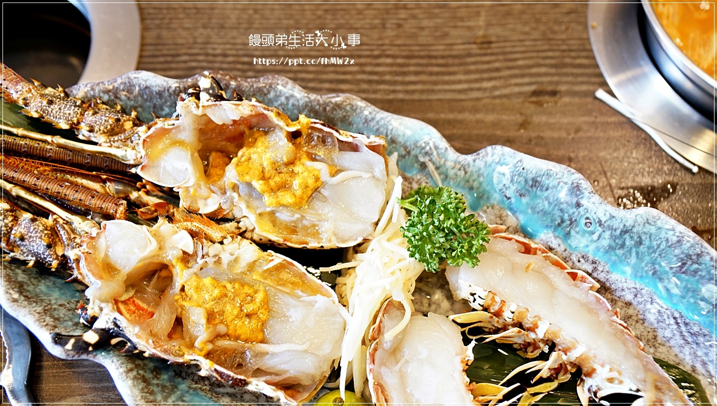 【蘆洲火鍋】極禾優質鍋物蘆洲店/超值海陸套餐,CP值超高,一次可以吃到黑牛肩胛小排跟天使紅蝦,加購$499元可以品嘗16盎司龍蝦一隻(附菜單) 【蘆洲火鍋】極禾優質鍋物蘆洲店/超值海陸套餐,CP值超高,一次可以吃到黑牛肩胛小排跟天使紅蝦,加購$499元可以品嘗16盎司龍蝦一隻(附菜單)