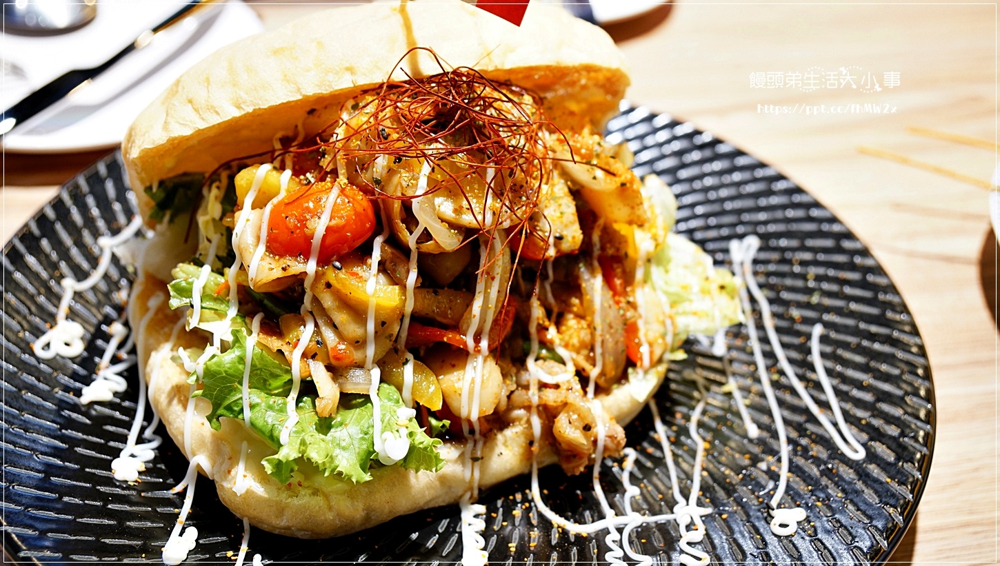 【台北美食】媽!有狗在啃拖鞋堡/忠孝復興捷運站/東區巷弄美食/寵物友善餐廳/拖鞋堡專賣店/創意料理/義大利麵/燉飯/輕食/飲料/甜點 (附菜單) 【台北美食】媽!有狗在啃拖鞋堡/忠孝復興捷運站/東區巷弄美食/寵物友善餐廳/拖鞋堡專賣店/創意料理/義大利麵/燉飯/輕食/飲料/甜點 (附菜單)