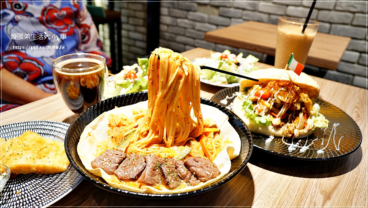 【台北美食】媽!有狗在啃拖鞋堡/忠孝復興捷運站/東區巷弄美食/寵物友善餐廳/拖鞋堡專賣店/創意料理/義大利麵/燉飯/輕食/飲料/甜點 (附菜單) 【台北美食】媽!有狗在啃拖鞋堡/忠孝復興捷運站/東區巷弄美食/寵物友善餐廳/拖鞋堡專賣店/創意料理/義大利麵/燉飯/輕食/飲料/甜點 (附菜單)