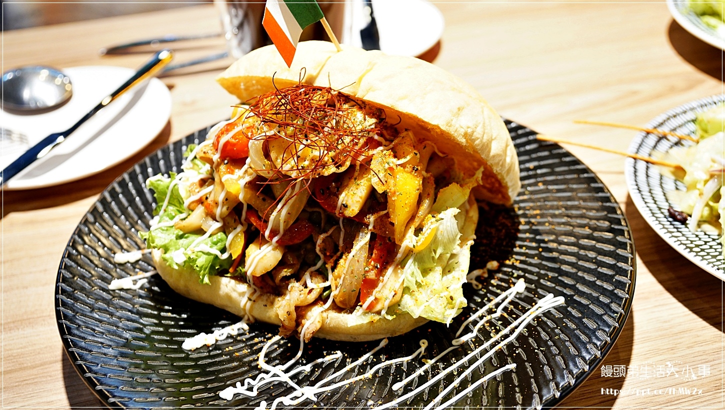 【台北美食】媽!有狗在啃拖鞋堡/忠孝復興捷運站/東區巷弄美食/寵物友善餐廳/拖鞋堡專賣店/創意料理/義大利麵/燉飯/輕食/飲料/甜點 (附菜單) 【台北美食】媽!有狗在啃拖鞋堡/忠孝復興捷運站/東區巷弄美食/寵物友善餐廳/拖鞋堡專賣店/創意料理/義大利麵/燉飯/輕食/飲料/甜點 (附菜單)