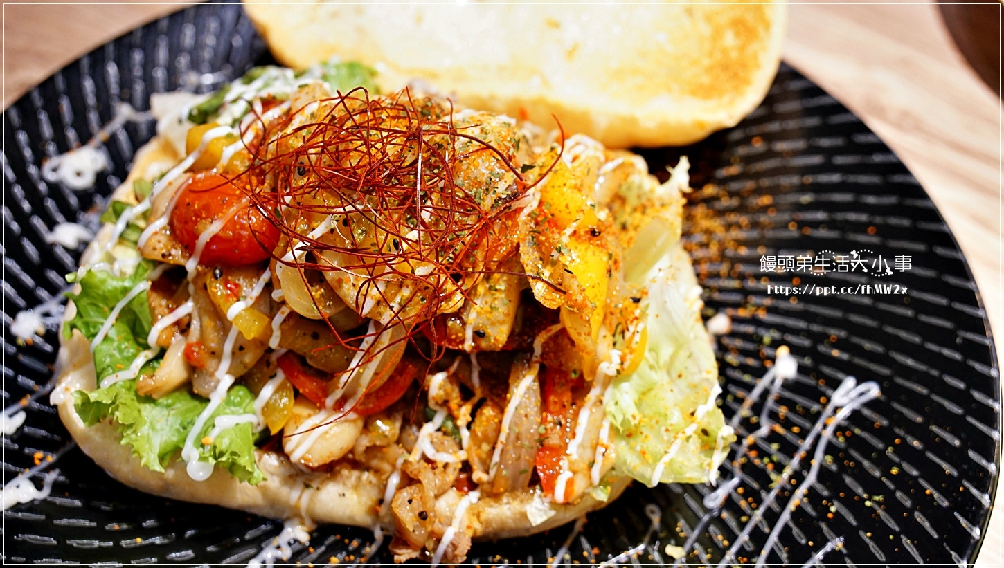 【台北美食】媽!有狗在啃拖鞋堡/忠孝復興捷運站/東區巷弄美食/寵物友善餐廳/拖鞋堡專賣店/創意料理/義大利麵/燉飯/輕食/飲料/甜點 (附菜單) 【台北美食】媽!有狗在啃拖鞋堡/忠孝復興捷運站/東區巷弄美食/寵物友善餐廳/拖鞋堡專賣店/創意料理/義大利麵/燉飯/輕食/飲料/甜點 (附菜單)