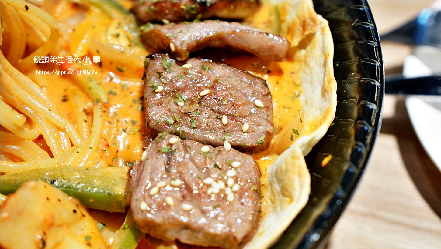 【台北美食】媽!有狗在啃拖鞋堡/忠孝復興捷運站/東區巷弄美食/寵物友善餐廳/拖鞋堡專賣店/創意料理/義大利麵/燉飯/輕食/飲料/甜點 (附菜單) 【台北美食】媽!有狗在啃拖鞋堡/忠孝復興捷運站/東區巷弄美食/寵物友善餐廳/拖鞋堡專賣店/創意料理/義大利麵/燉飯/輕食/飲料/甜點 (附菜單)