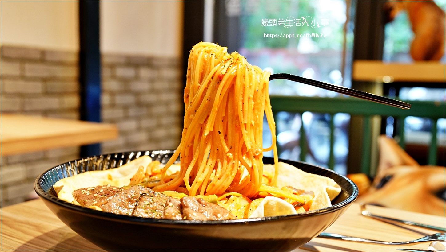 【台北美食】媽!有狗在啃拖鞋堡/忠孝復興捷運站/東區巷弄美食/寵物友善餐廳/拖鞋堡專賣店/創意料理/義大利麵/燉飯/輕食/飲料/甜點 (附菜單) 【台北美食】媽!有狗在啃拖鞋堡/忠孝復興捷運站/東區巷弄美食/寵物友善餐廳/拖鞋堡專賣店/創意料理/義大利麵/燉飯/輕食/飲料/甜點 (附菜單)