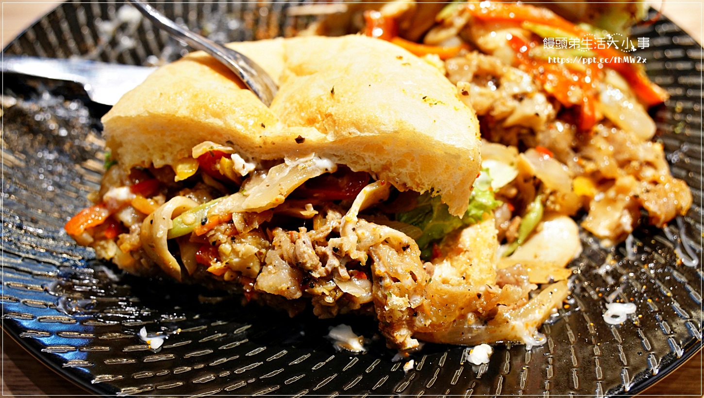 【台北美食】媽!有狗在啃拖鞋堡/忠孝復興捷運站/東區巷弄美食/寵物友善餐廳/拖鞋堡專賣店/創意料理/義大利麵/燉飯/輕食/飲料/甜點 (附菜單) 【台北美食】媽!有狗在啃拖鞋堡/忠孝復興捷運站/東區巷弄美食/寵物友善餐廳/拖鞋堡專賣店/創意料理/義大利麵/燉飯/輕食/飲料/甜點 (附菜單)