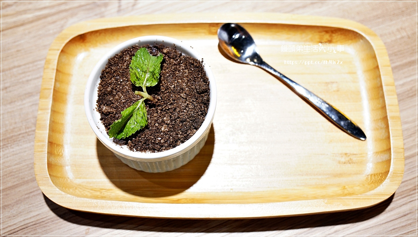 【台北美食】媽!有狗在啃拖鞋堡/忠孝復興捷運站/東區巷弄美食/寵物友善餐廳/拖鞋堡專賣店/創意料理/義大利麵/燉飯/輕食/飲料/甜點 (附菜單) 【台北美食】媽!有狗在啃拖鞋堡/忠孝復興捷運站/東區巷弄美食/寵物友善餐廳/拖鞋堡專賣店/創意料理/義大利麵/燉飯/輕食/飲料/甜點 (附菜單)