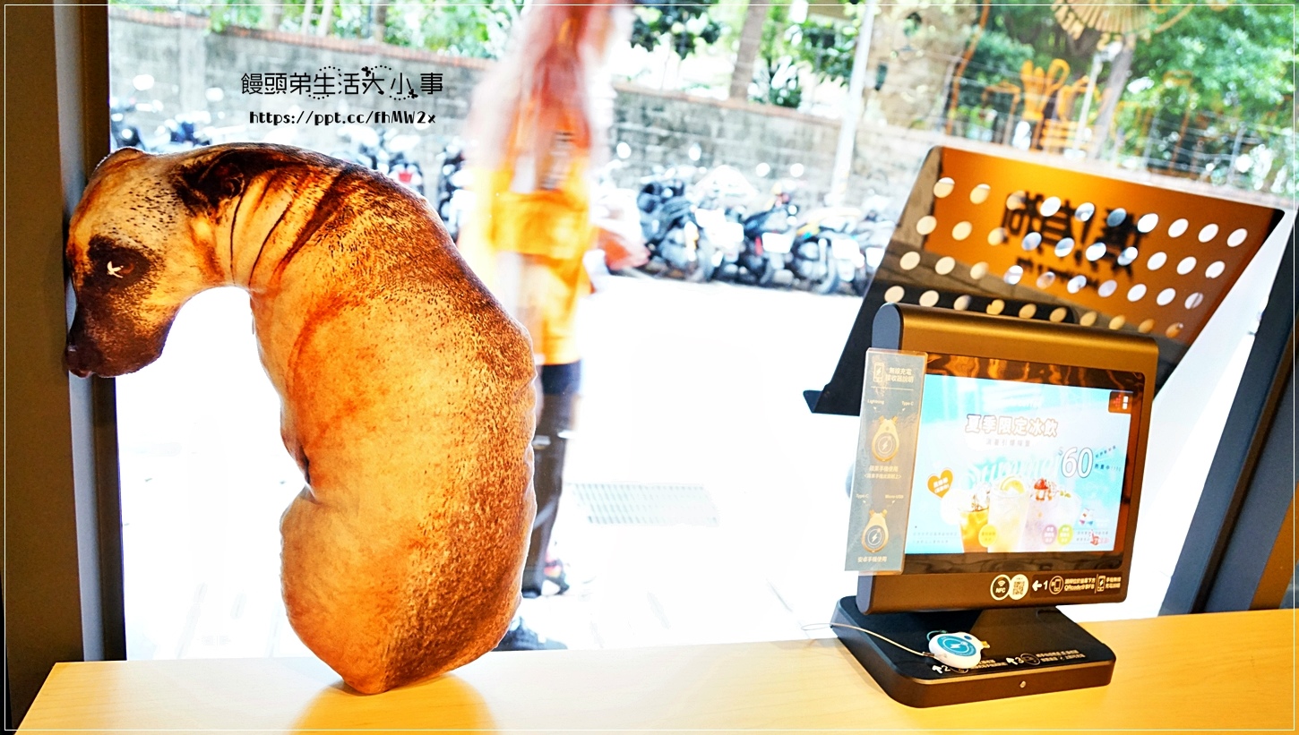 【台北美食】媽!有狗在啃拖鞋堡/忠孝復興捷運站/東區巷弄美食/寵物友善餐廳/拖鞋堡專賣店/創意料理/義大利麵/燉飯/輕食/飲料/甜點 (附菜單) 【台北美食】媽!有狗在啃拖鞋堡/忠孝復興捷運站/東區巷弄美食/寵物友善餐廳/拖鞋堡專賣店/創意料理/義大利麵/燉飯/輕食/飲料/甜點 (附菜單)