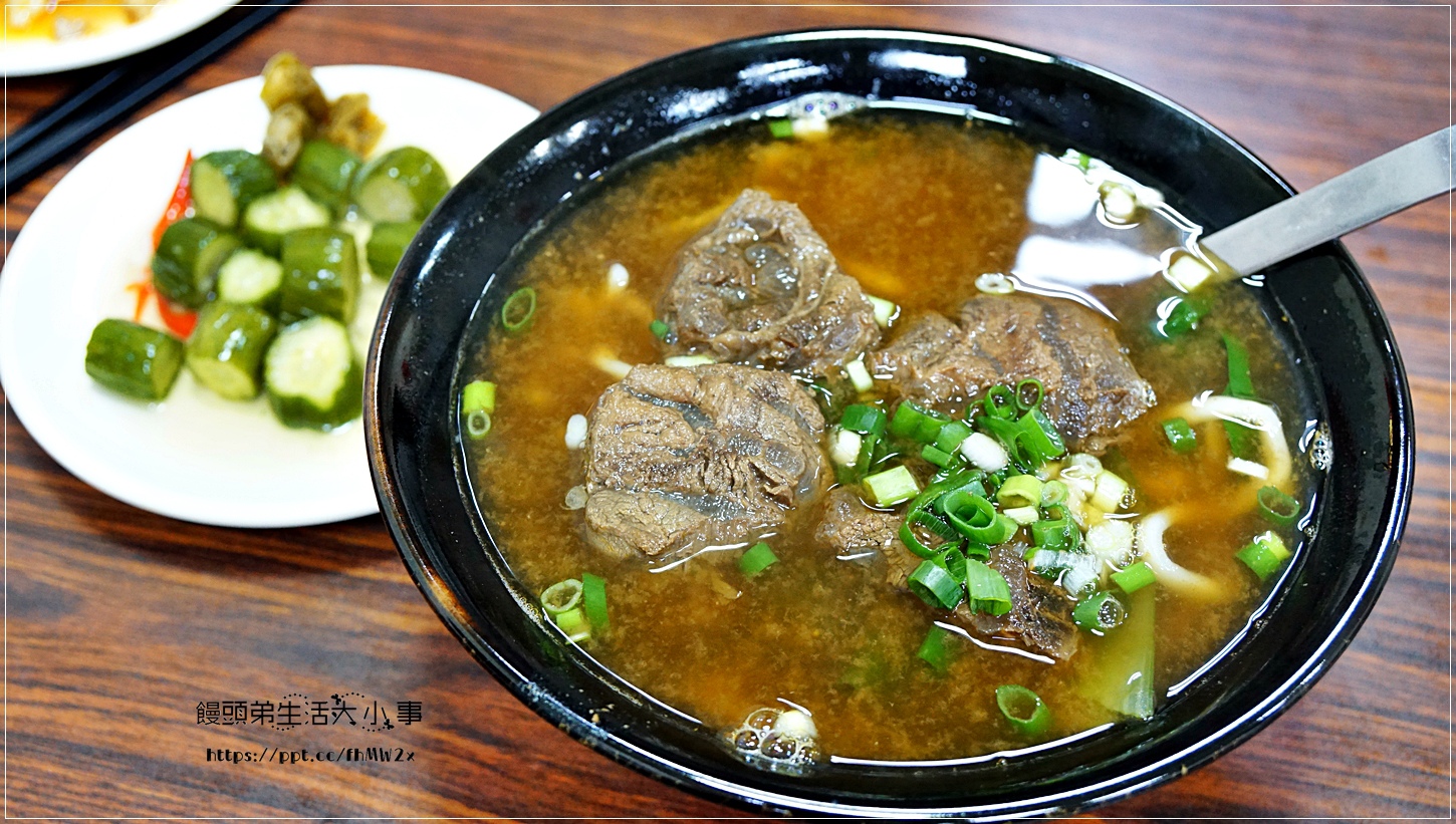 【基隆美食】昍牛犇牛肉麵／食尚玩家推薦／隱藏版牛肉麵／在地激推超限量美食／半筋半肉牛肉麵／牛肉乾拌麵／牛肉麵