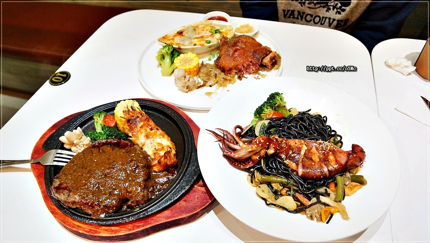 1515681579-3503876760