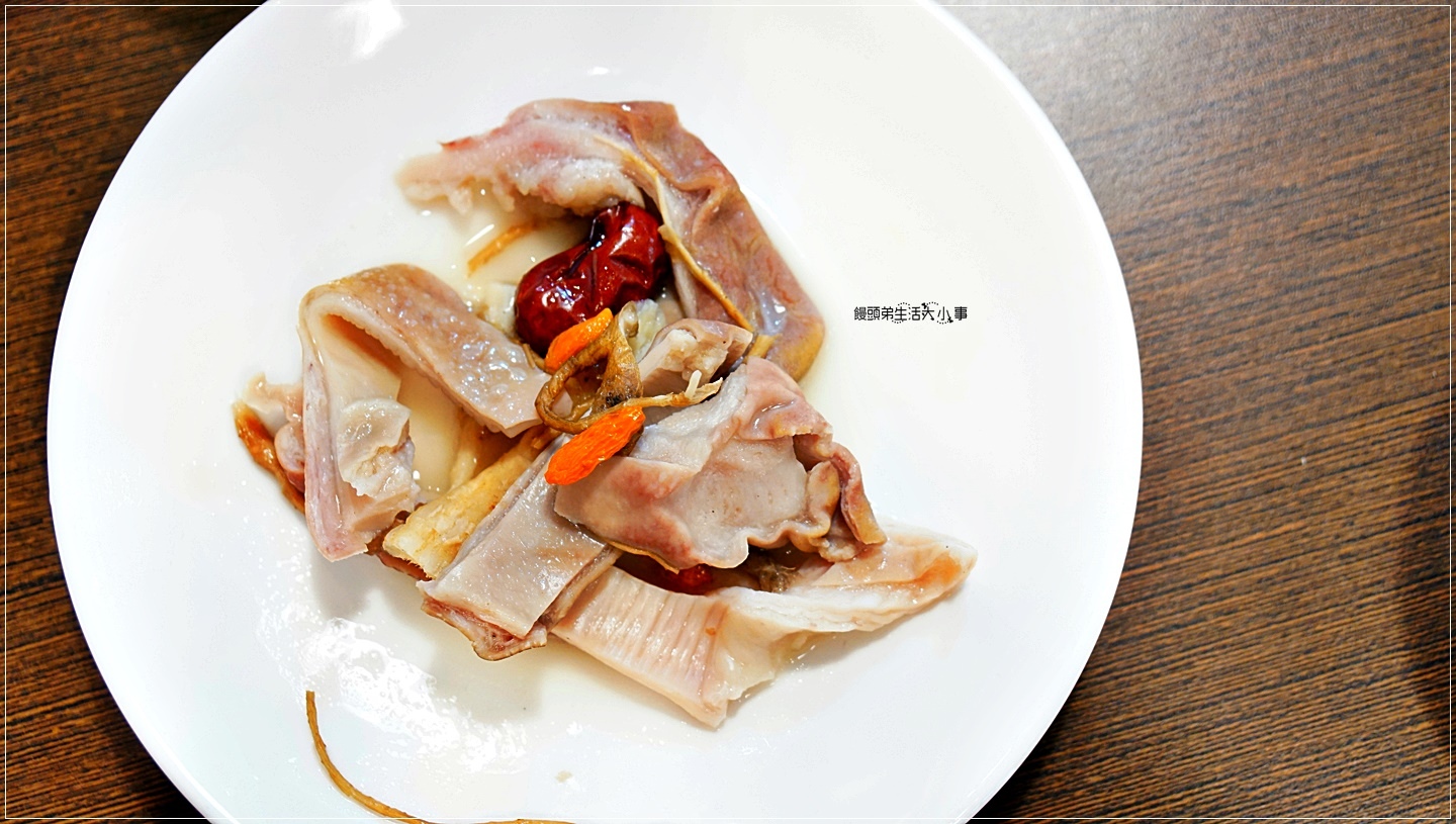 /tmp/phpQWMpdN /tmp/phpQWMpdN