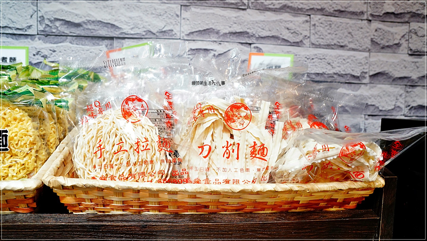 /tmp/phpuHmjQG /tmp/phpuHmjQG