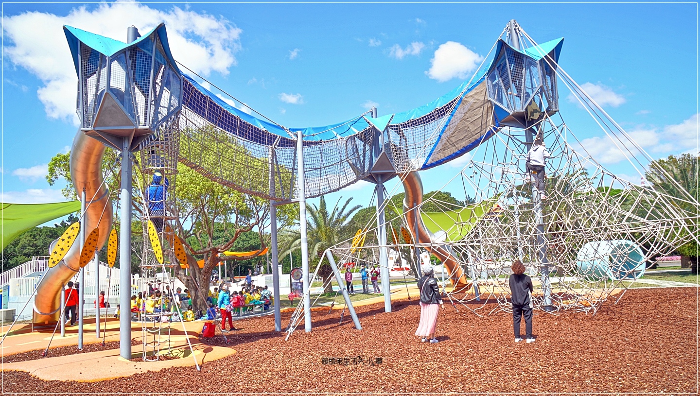 新生公園地球旅行遊戲場／大型兒童遊戲公園～飛機塔台溜滑梯、磨石子溜滑梯、磨石子溜滑梯、沙坑區