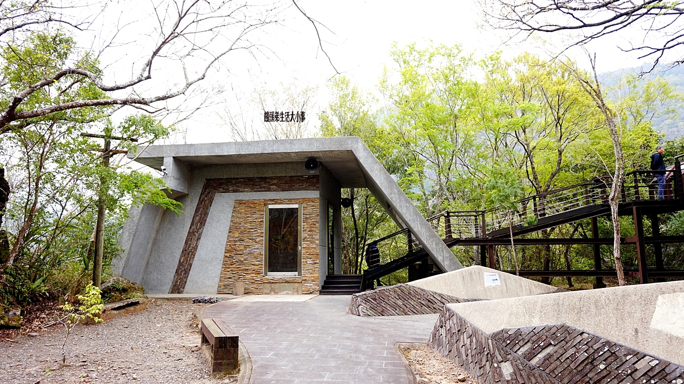 /tmp/phpElYoOs /tmp/phpElYoOs