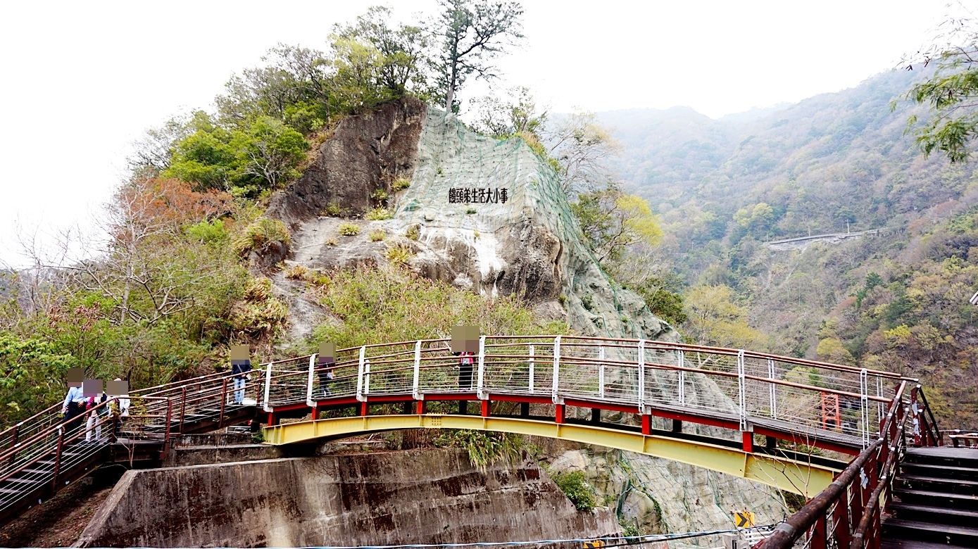 /tmp/phpeymA9g /tmp/phpeymA9g