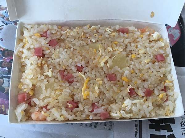 竹北小吃 外送午餐 吉龍炒飯 炒麵竹北店 特色 南洋鳳梨炒飯裡頭還有蔓越莓好吃 喵喵朵拉 食物 住宿 旅行 生活 痞客邦