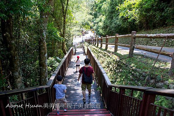 小烏來風景特定區宇內溪戲水區 暑假天天開放! 桃園唯一合法的戲水區 @About Hsuan美美媽咪親子美食旅遊 玩水-2.JPG